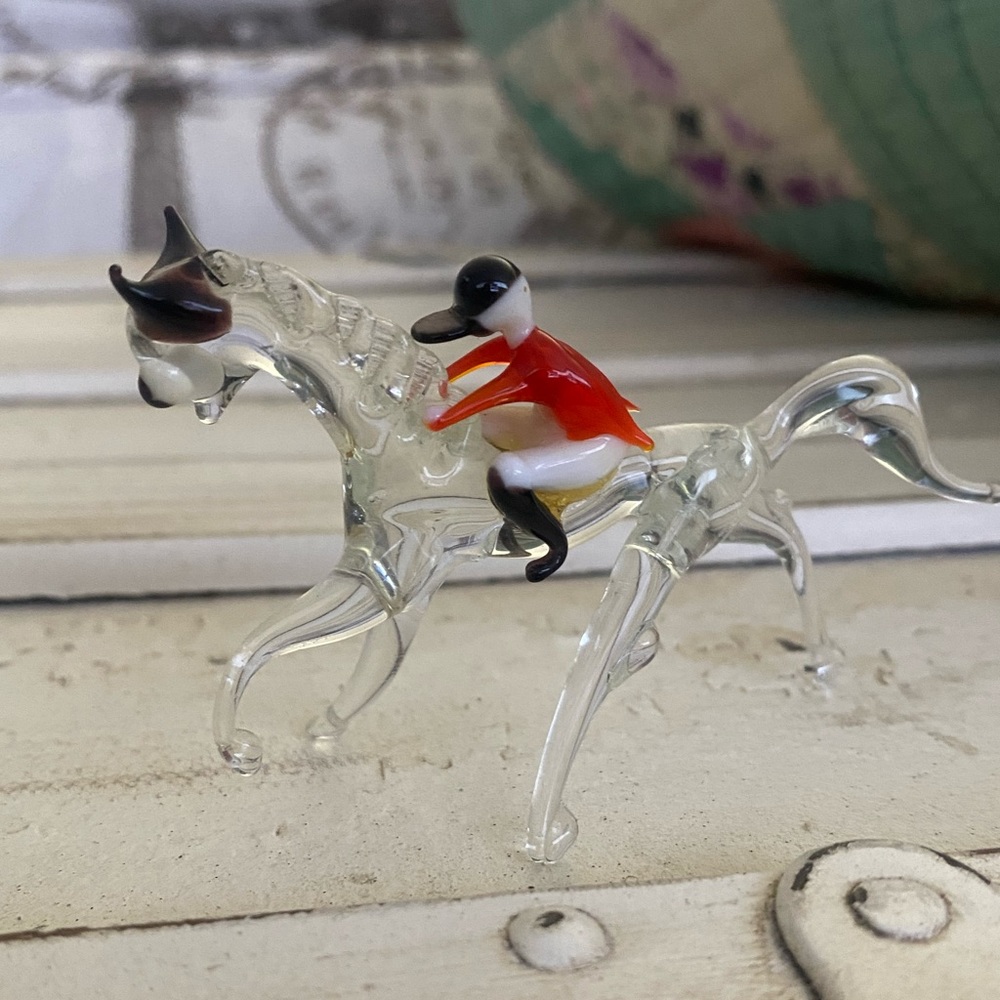 A beautiful blown glass of an equestrian. Comes from Italy, miniature glass